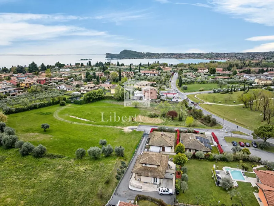 Immagine 4 di Villa in vendita  in Via Umberto Zerneri a San Felice Del Benaco