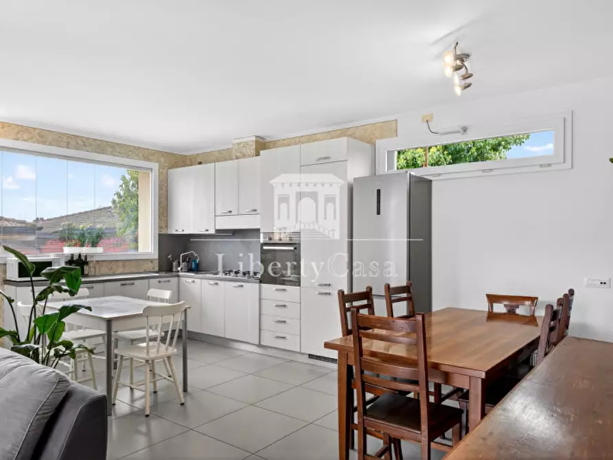 Immagine 7 di Villa in vendita  in Via Umberto Zerneri a San Felice Del Benaco