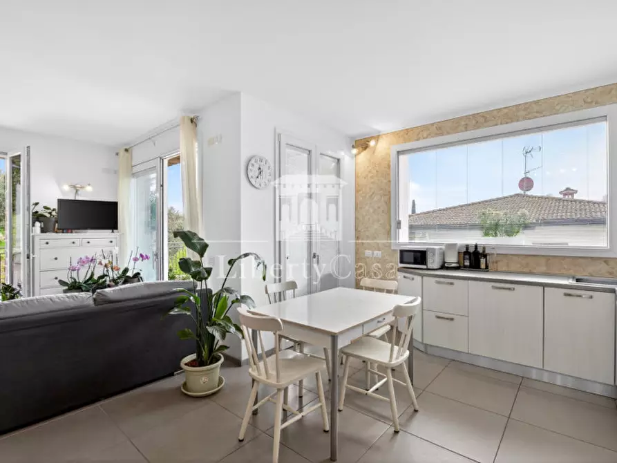 Immagine 10 di Villa in vendita  in Via Umberto Zerneri a San Felice Del Benaco