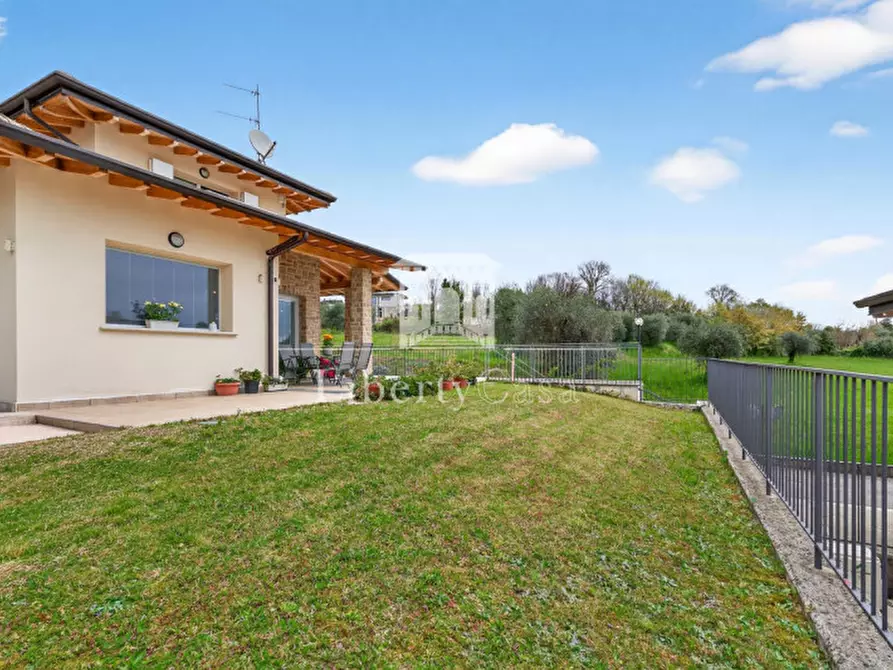 Immagine 10 di Villa in vendita  in Via Umberto Zerneri a San Felice Del Benaco