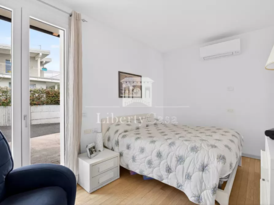 Immagine 11 di Villa in vendita  in Via Umberto Zerneri a San Felice Del Benaco