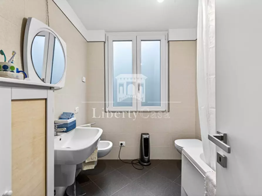 Immagine 18 di Villa in vendita  in Via Umberto Zerneri a San Felice Del Benaco