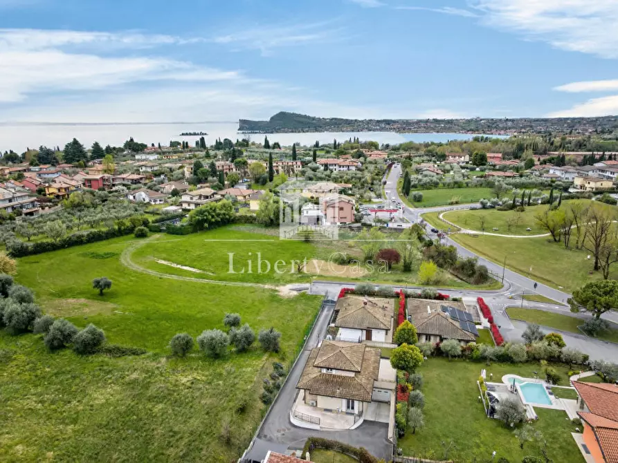 Immagine 20 di Villa in vendita  in Via Umberto Zerneri a San Felice Del Benaco