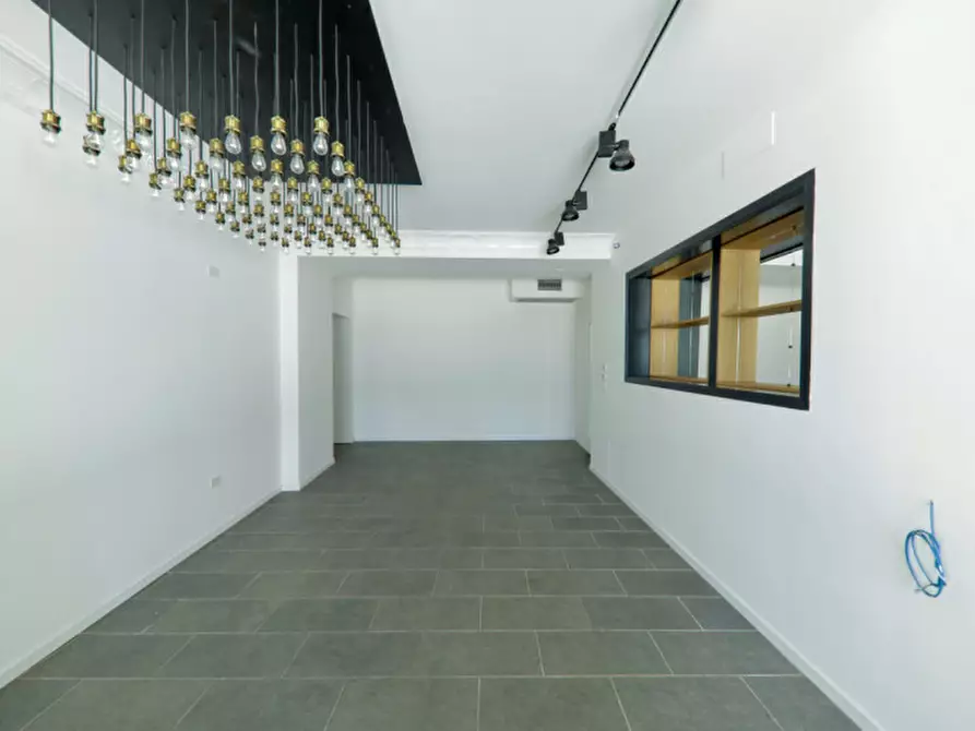 Immagine 2 di Negozio in affitto  in via giacomo matteotti a Este
