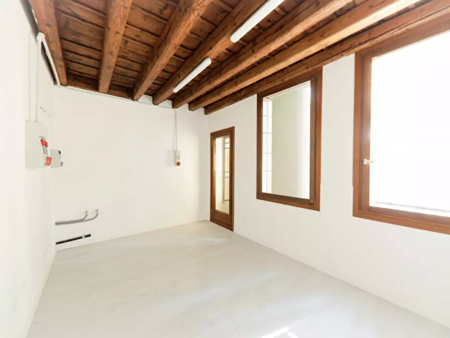 Immagine 7 di Negozio in affitto  in via giacomo matteotti a Este