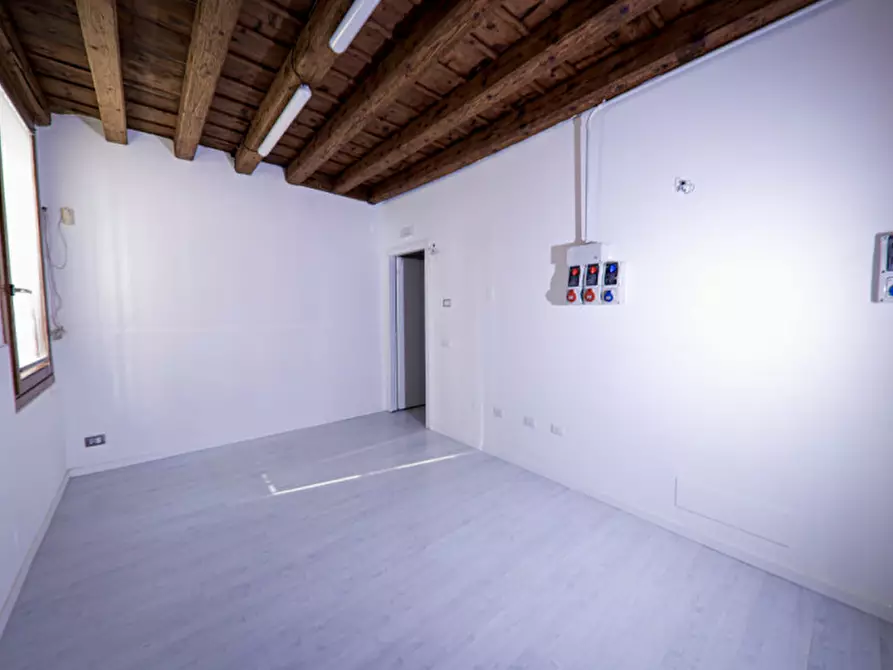 Immagine 8 di Negozio in affitto  in via giacomo matteotti a Este