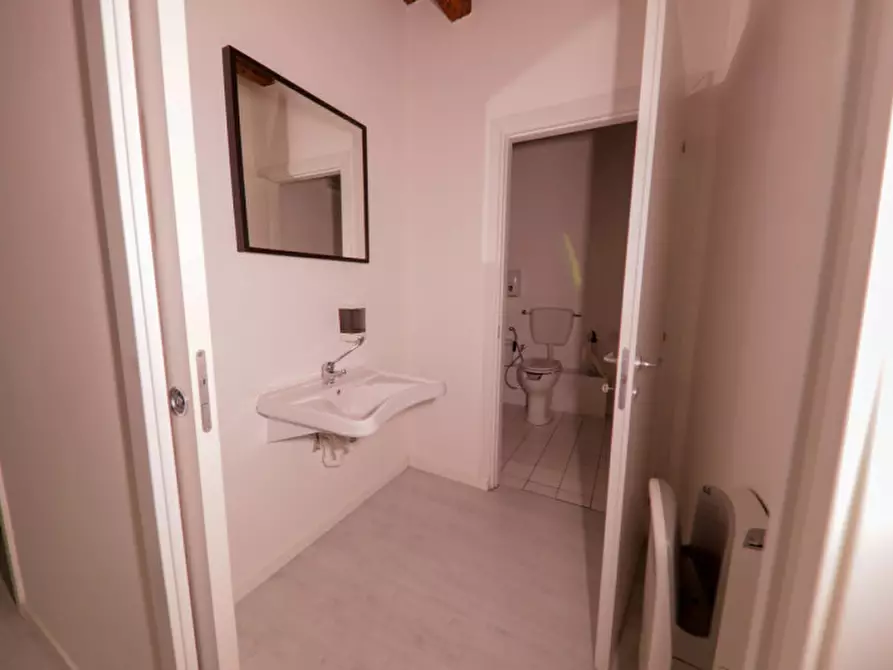 Immagine 9 di Negozio in affitto  in via giacomo matteotti a Este