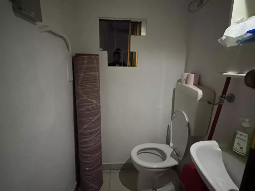 Immagine 31 di Negozio in vendita  in VIA EMILIO FAA' DI BRUNO a Milano