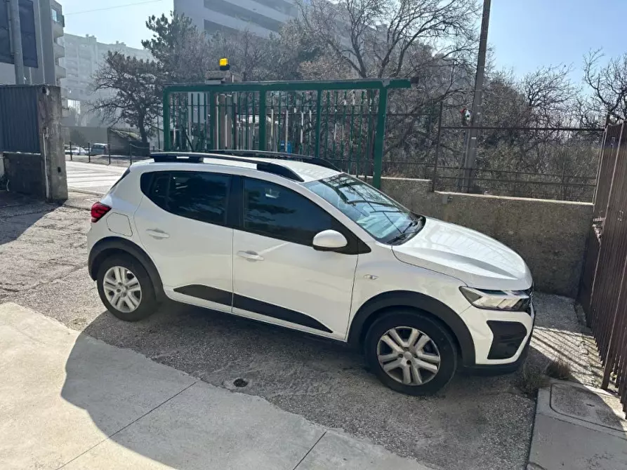 Immagine 2 di Posto auto in vendita  in Via Carlo De Marchesetti a Trieste