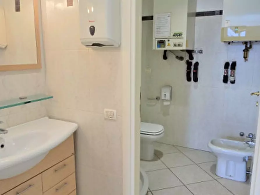 Immagine 8 di Negozio in vendita  in Via Sauli Sauro a Forli'
