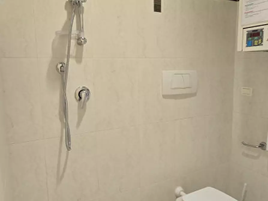 Immagine 10 di Negozio in vendita  in Via Sauli Sauro a Forli'