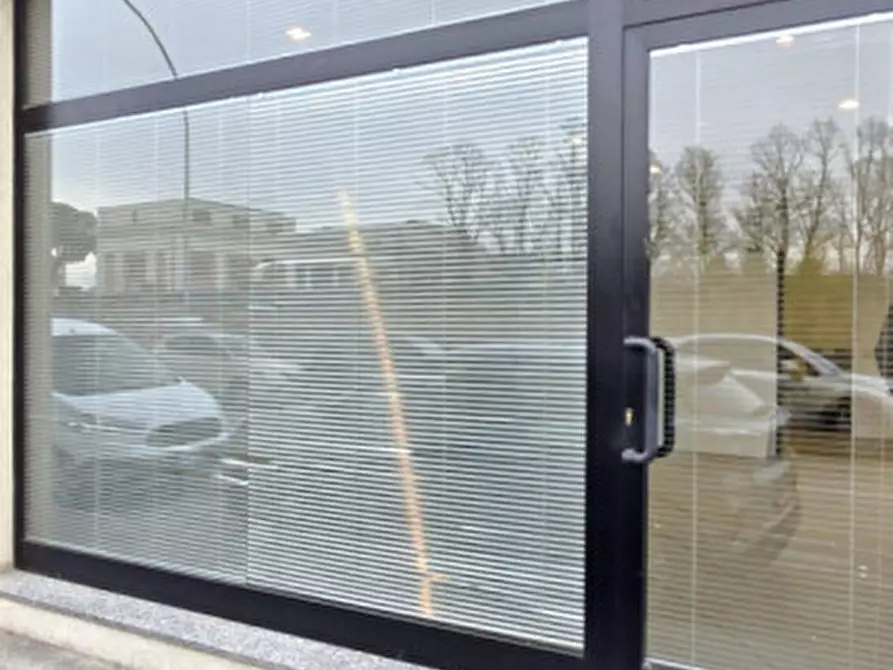 Immagine 11 di Negozio in vendita  in Via Sauli Sauro a Forli'