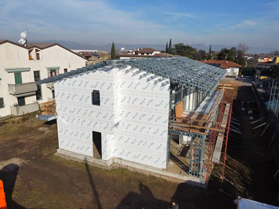 Immagine 15 di Villa in vendita  in Via Valpolicella a Castel D'azzano