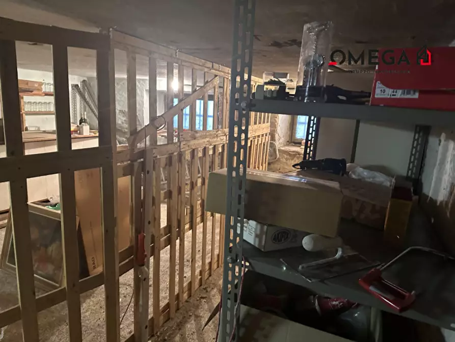Immagine 5 di Cantina in vendita  in via lamarmora 20 a Trieste