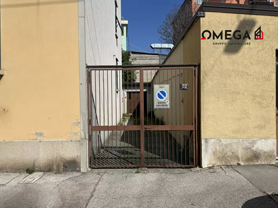 Immagine 8 di Cantina in vendita  in via lamarmora 20 a Trieste