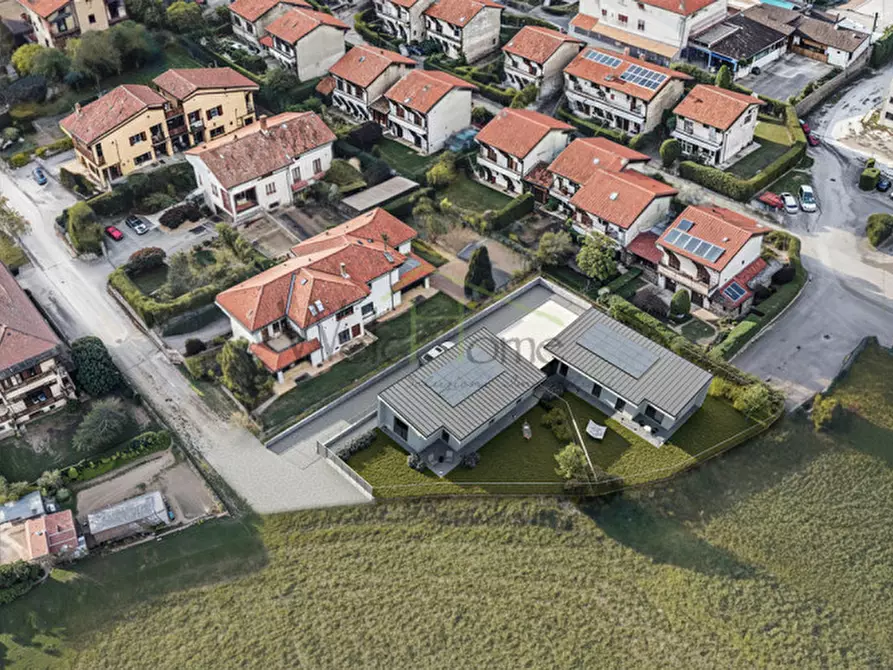 Immagine 5 di Villa in vendita  a Albese Con Cassano