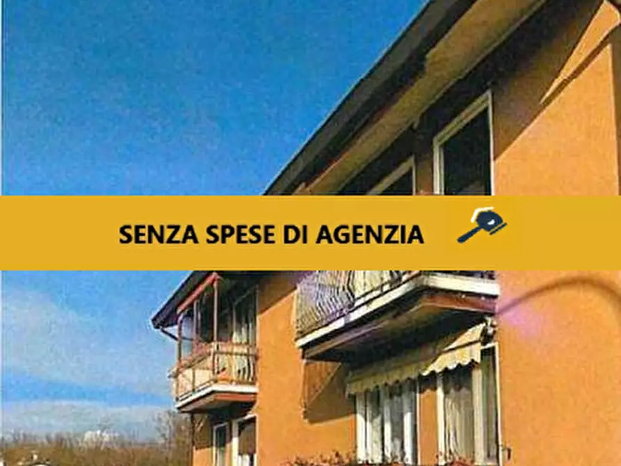 Immagine 1 di Appartamento in vendita  in Via Milano, 117 - 21021 Angera (VA) a Angera