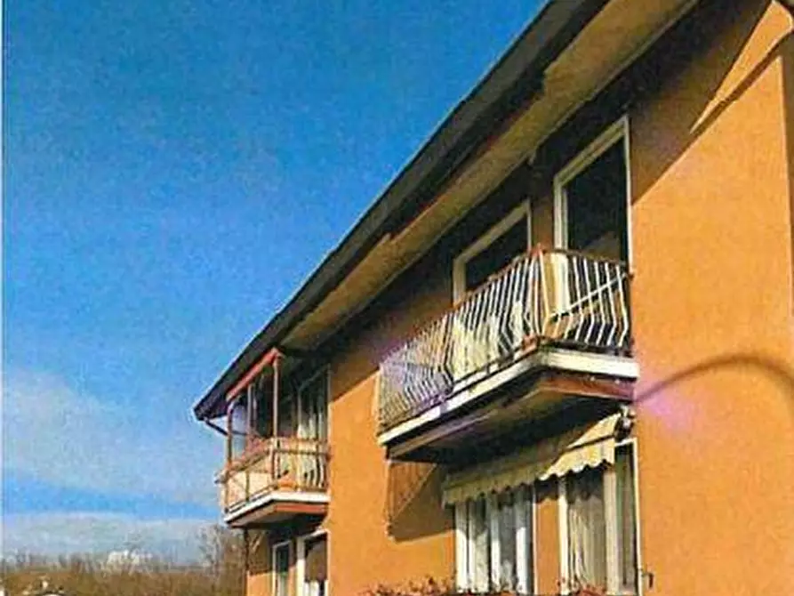 Immagine 2 di Appartamento in vendita  in Via Milano, 117 - 21021 Angera (VA) a Angera