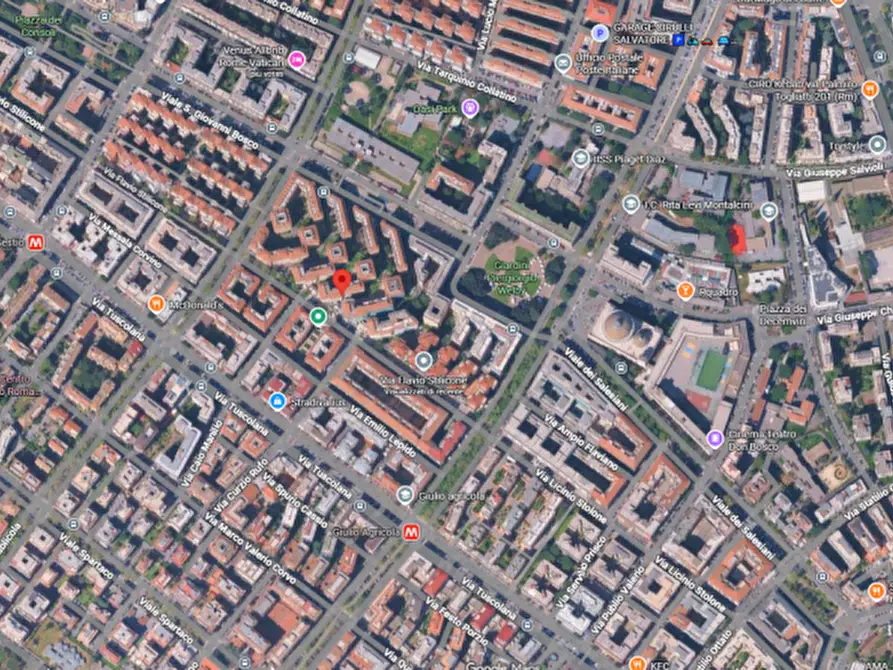 Immagine 2 di Appartamento in vendita  in Via Flavio Stilicone a Roma