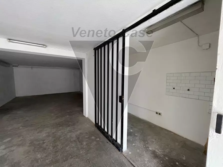 Immagine 2 di Garage in affitto  in VIA CRESCINI 120 a Padova