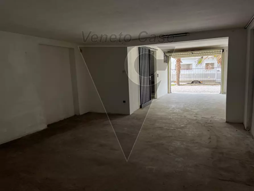 Immagine 3 di Garage in affitto  in VIA CRESCINI 120 a Padova