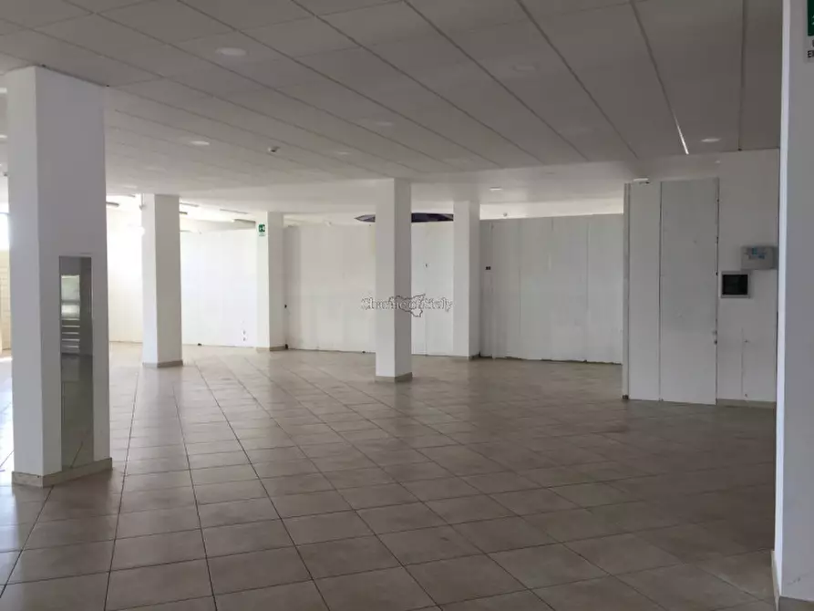 Immagine 4 di Negozio in affitto  in Strada comunale Ispica-Pozzallo a Ispica
