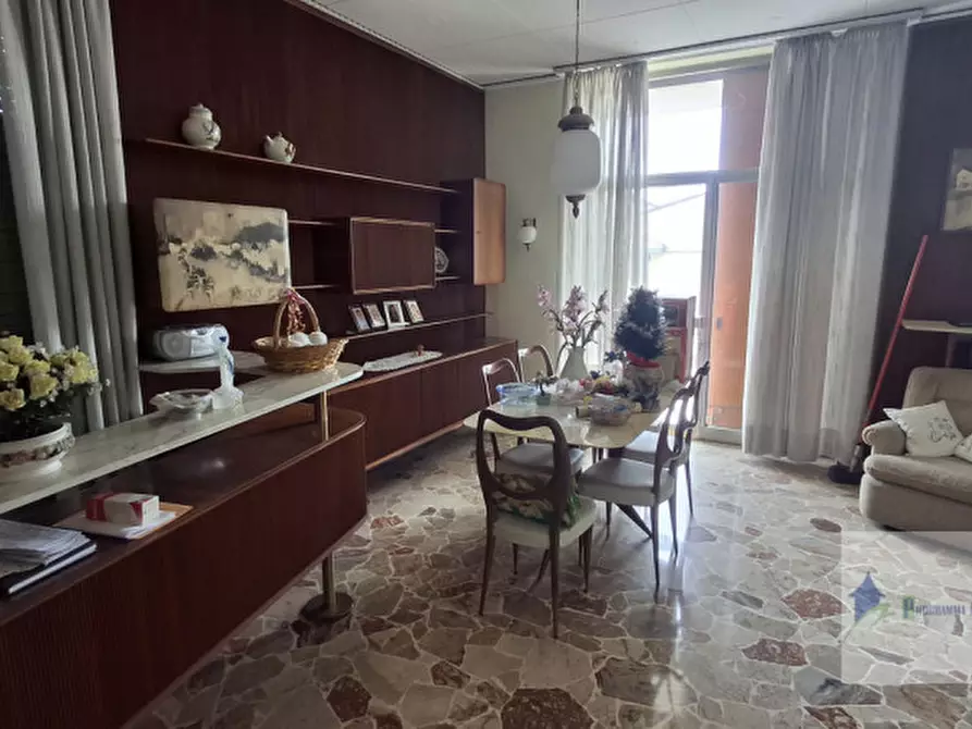 Immagine 1 di Villa in vendita  in Via Cristoforo Colombo 14 a Castano Primo