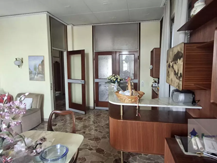 Immagine 2 di Villa in vendita  in Via Cristoforo Colombo 14 a Castano Primo