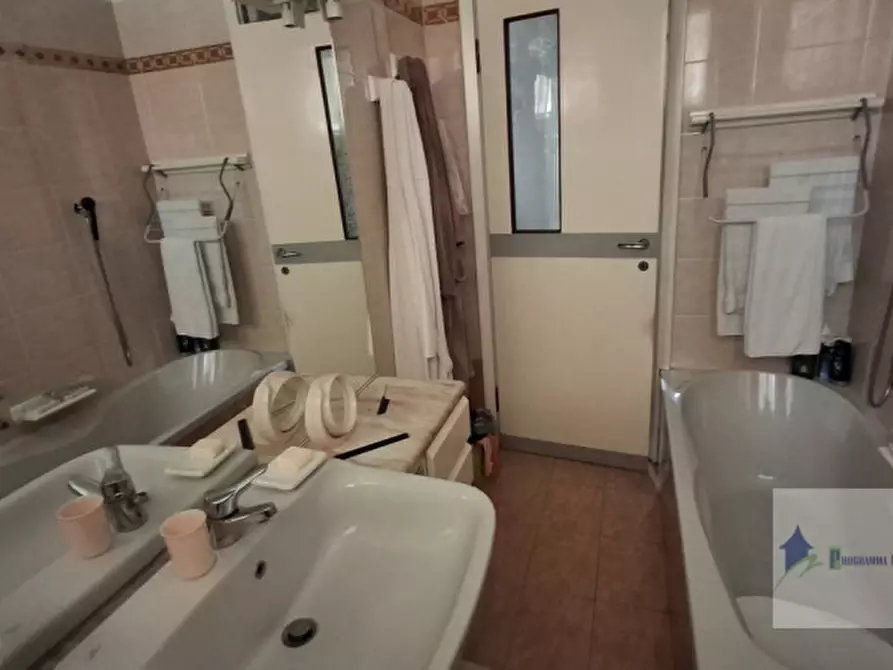 Immagine 9 di Villa in vendita  in Via Cristoforo Colombo 14 a Castano Primo