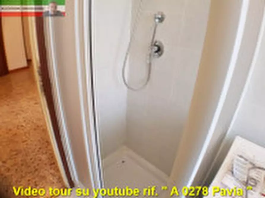 Immagine 12 di Camera in affitto  in VIA PETTENGHI a Pavia