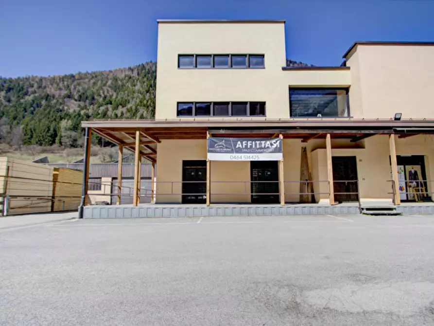 Immagine 1 di Negozio in affitto  in Frazione Borzago, 57 a Spiazzo