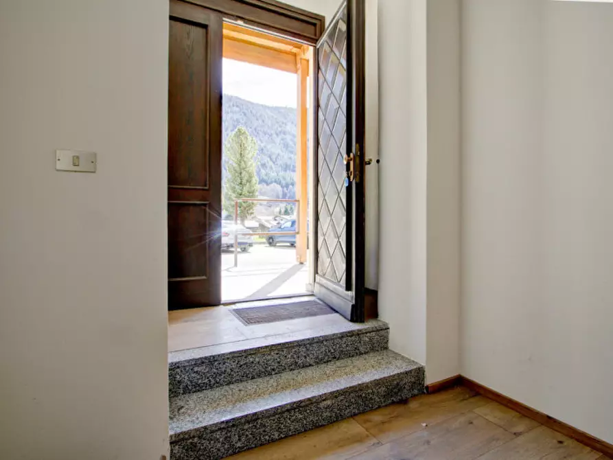 Immagine 4 di Negozio in affitto  in Frazione Borzago, 57 a Spiazzo