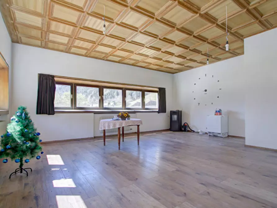 Immagine 12 di Negozio in affitto  in Frazione Borzago, 57 a Spiazzo