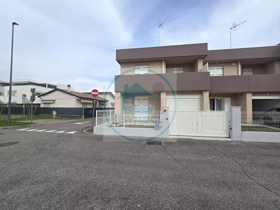 Immagine 5 di Casa bifamiliare in vendita  in Via Giuseppe Sinopoli a Martellago