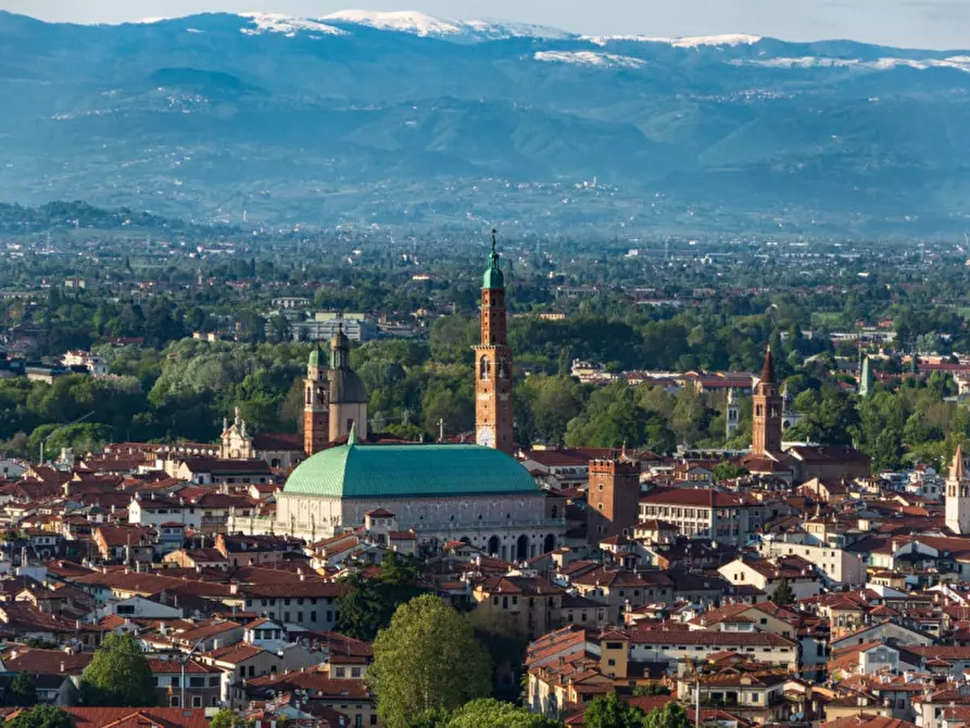 Immagine 2 di Attico in vendita  in Viale del Mercato Nuovo a Vicenza