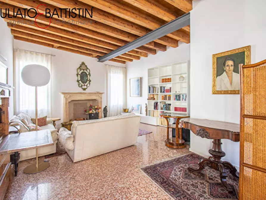 Immagine 1 di Appartamento in vendita  in Contra' Muscheria a Vicenza