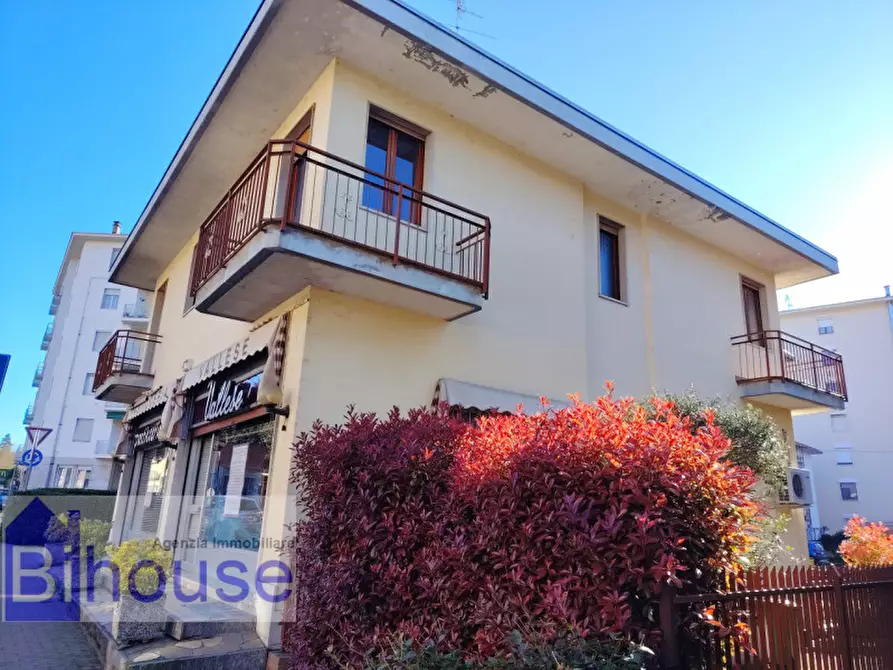 Immagine 3 di Villa in vendita  a Cossato