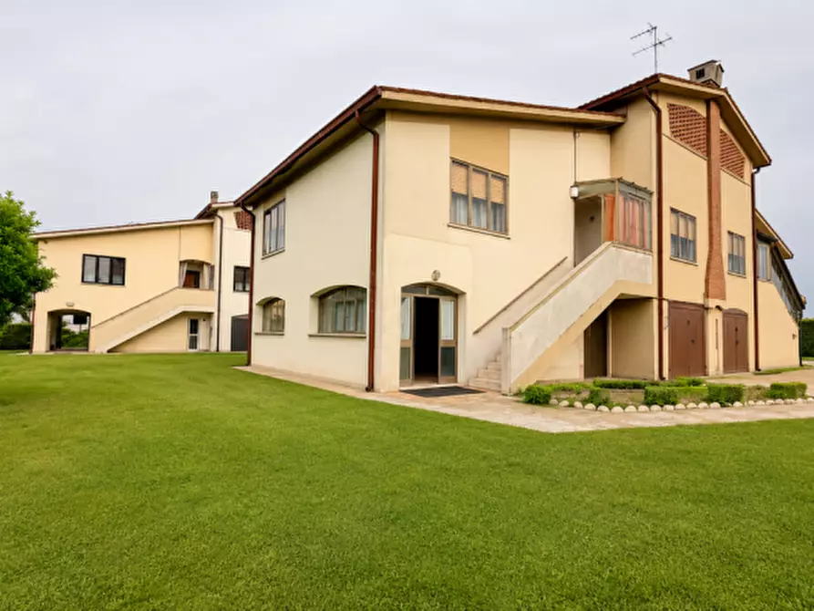 Immagine 1 di Casa bifamiliare in vendita  in Via Vanezza, 48 a Correzzola