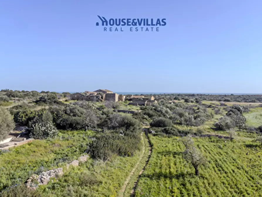 Immagine 2 di Villa in vendita  in calamosche a Noto