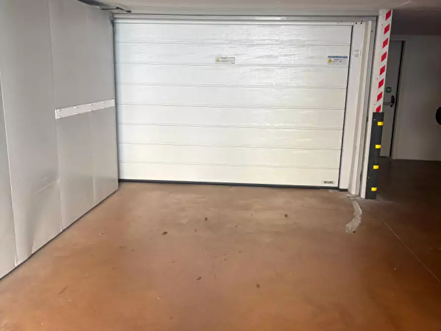 Immagine 1 di Posto auto in affitto  in Via Calepina a Trento