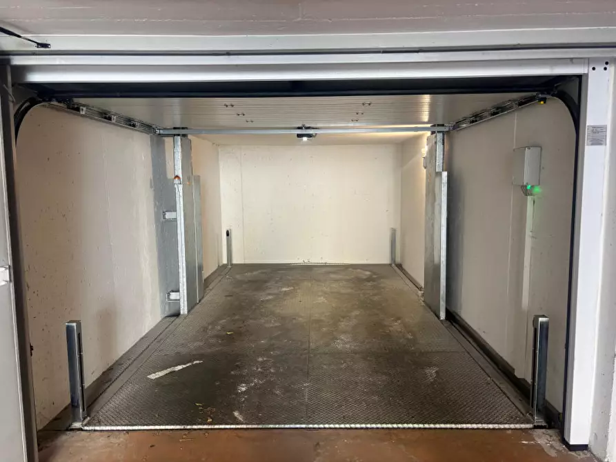 Immagine 2 di Posto auto in affitto  in Via Calepina a Trento