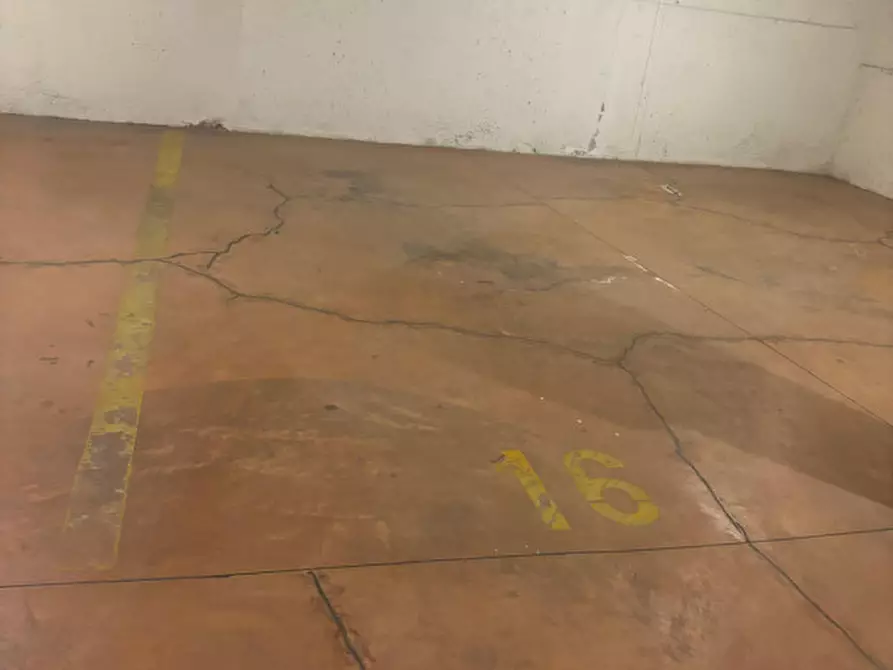 Immagine 4 di Posto auto in affitto  in Via Calepina a Trento