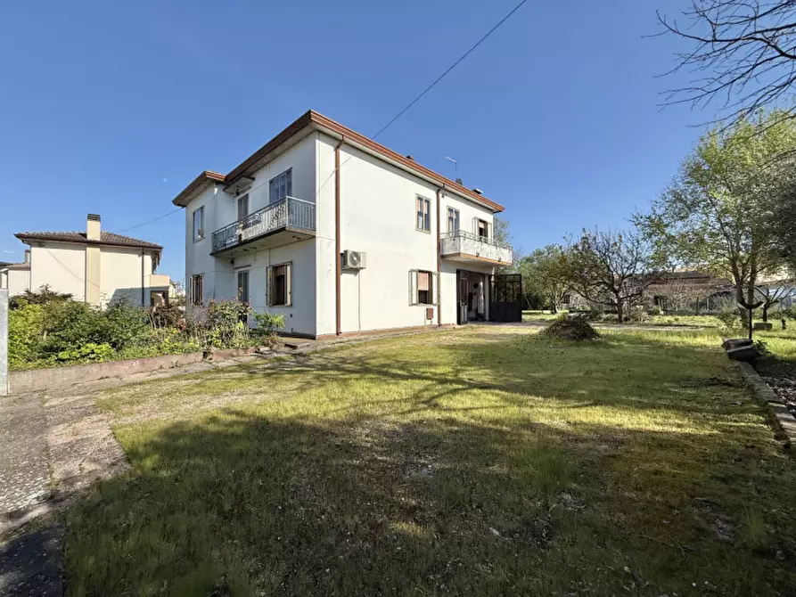 Immagine 1 di Casa indipendente in vendita  in Via Assisi a Solesino