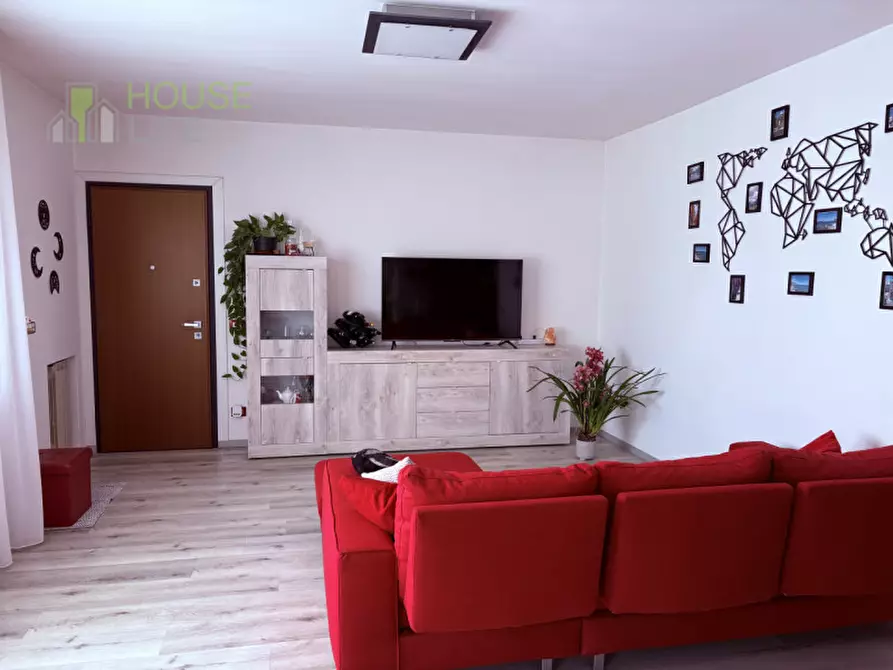 Immagine 2 di Appartamento in vendita  in Via Roma a Torrebelvicino