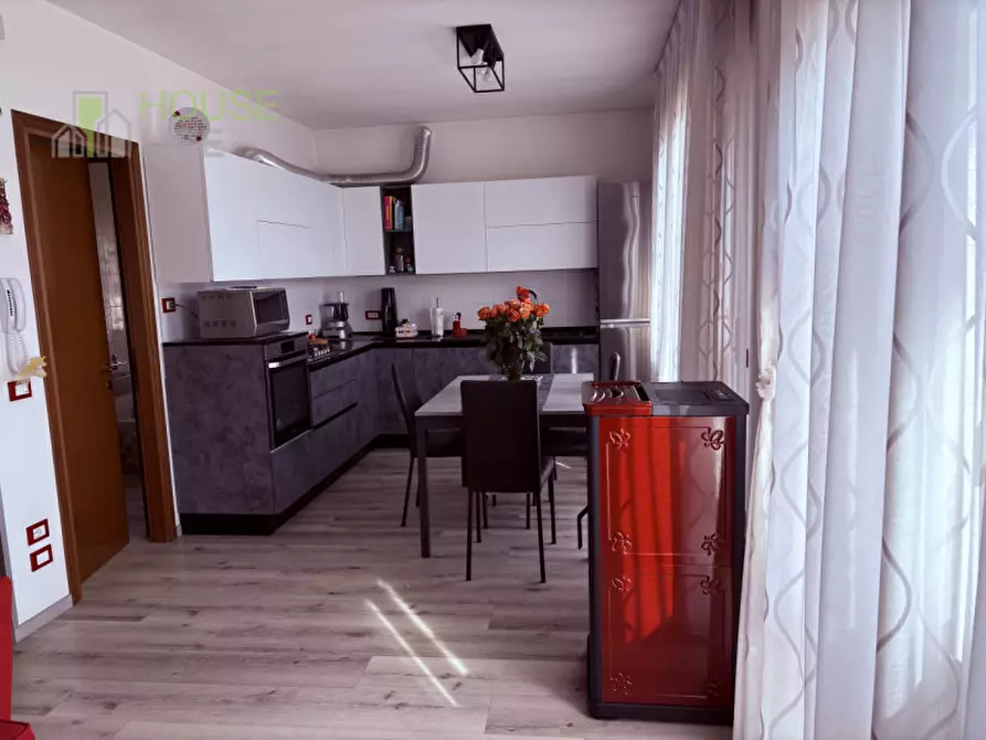 Immagine 3 di Appartamento in vendita  in Via Roma a Torrebelvicino