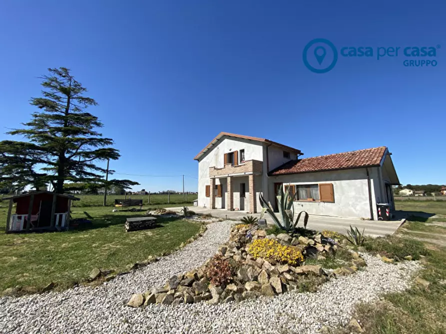 Immagine 1 di Casa indipendente in vendita  in Via dell'Usignolo 9 a Mesola