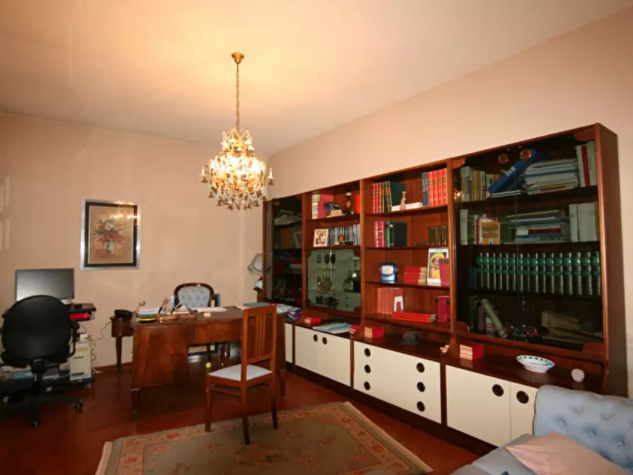 Immagine 1 di Villa in vendita  a Lucignano