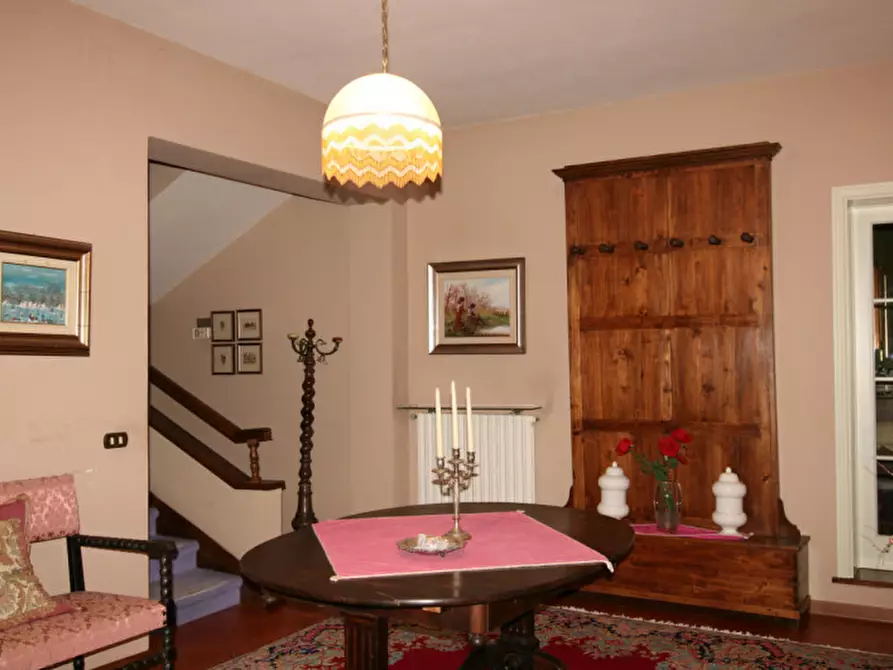 Immagine 2 di Villa in vendita  a Lucignano
