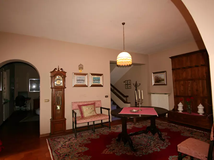 Immagine 3 di Villa in vendita  a Lucignano