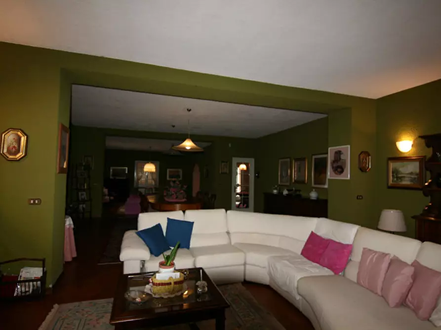 Immagine 5 di Villa in vendita  a Lucignano